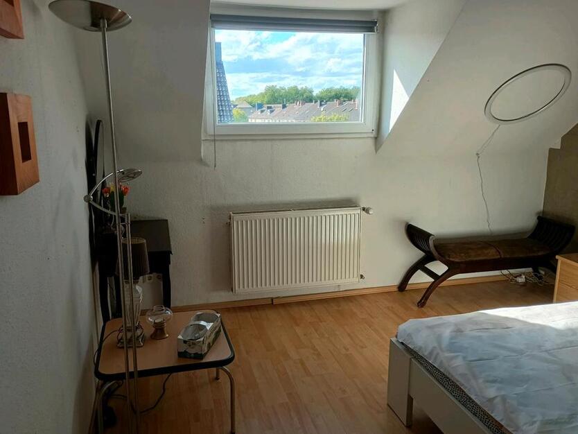 ein WG Zimmer für eine Studentin in Duisburg