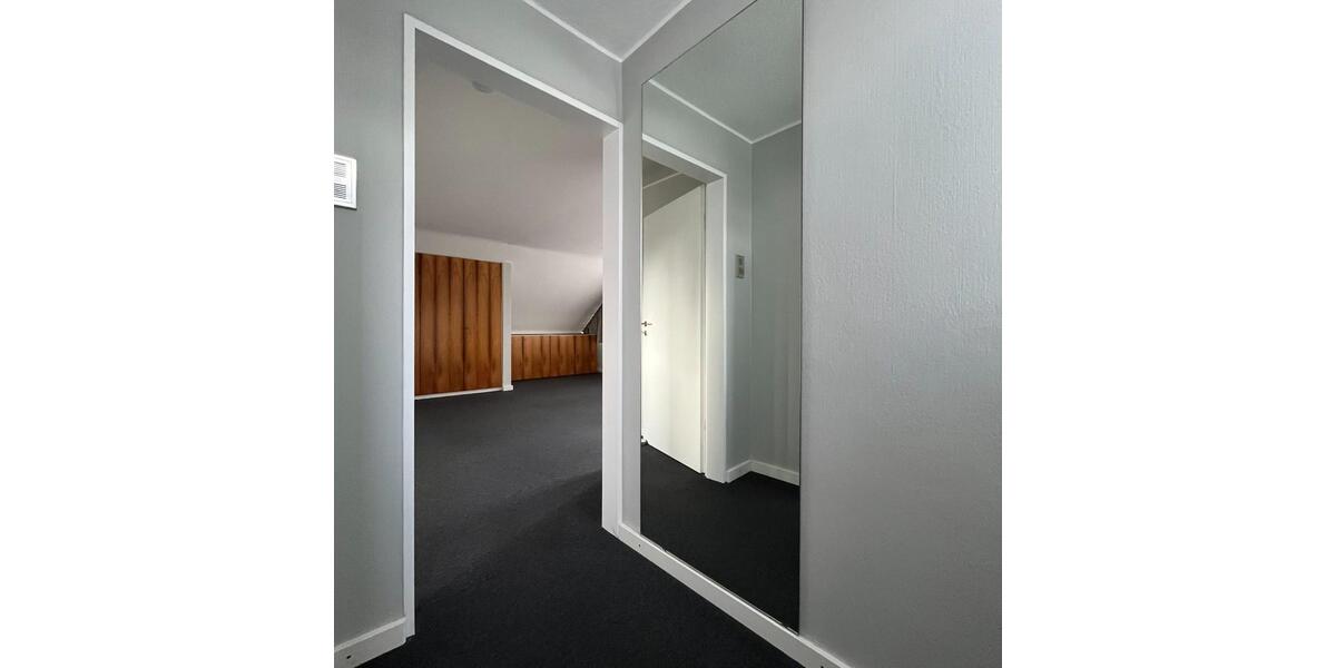 Große 4-Zimmerwohnung mit Doppelgarage. Ideal für Homeoffice 4 zimmer