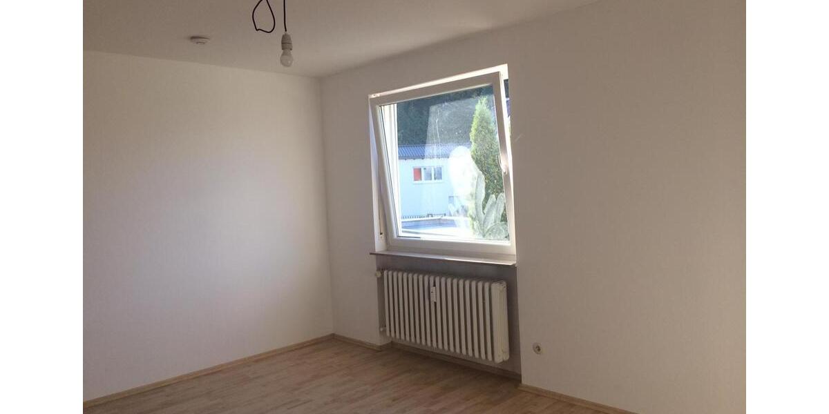 Zu vermieten: Helle 3-Zi-Wohnung 94m² Balkon, EBK – BK. ab 1.2.26 3 zimmer