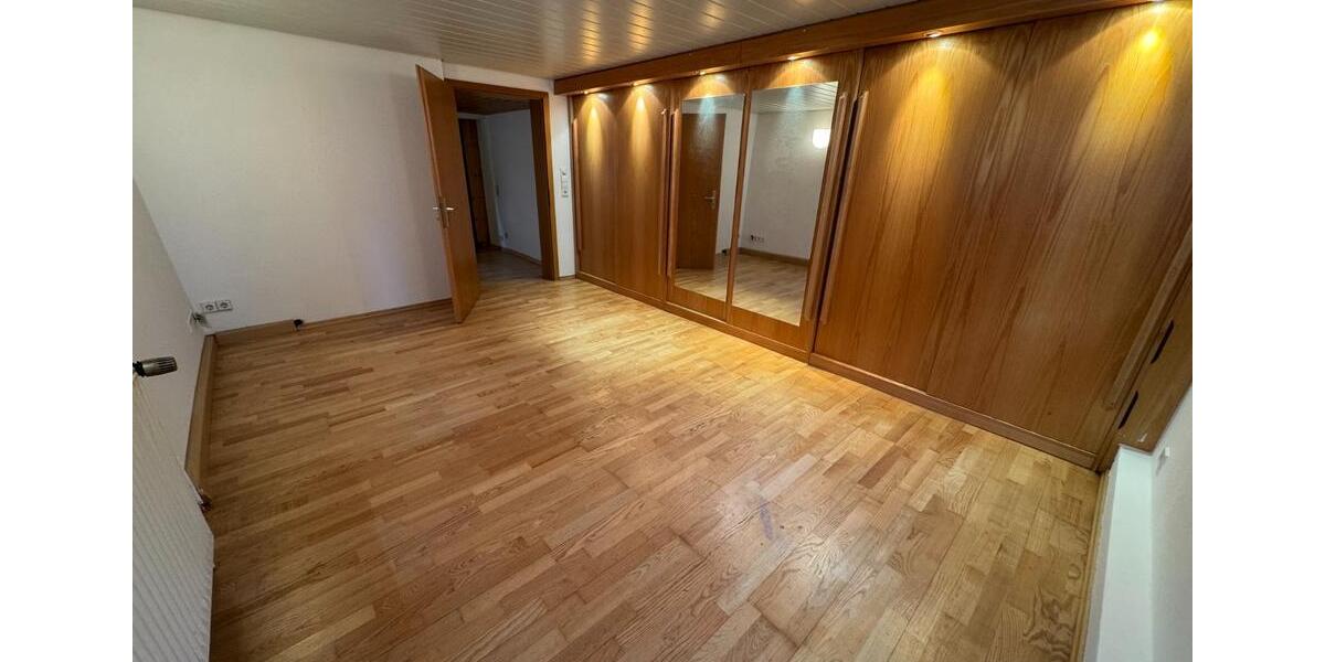 Doppelhaushälfte Stuttgart Luginsland - 4 Zimmer, 112 m&sup2;, 1.560&euro; | Angebot:25080214