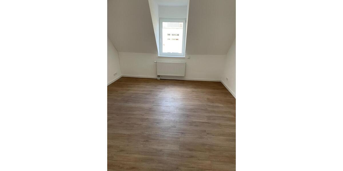 Dachgeschoßwohnung Pirmasens - 6 Zimmer, 138 m&sup2;, 1.200&euro; | Angebot:25395415