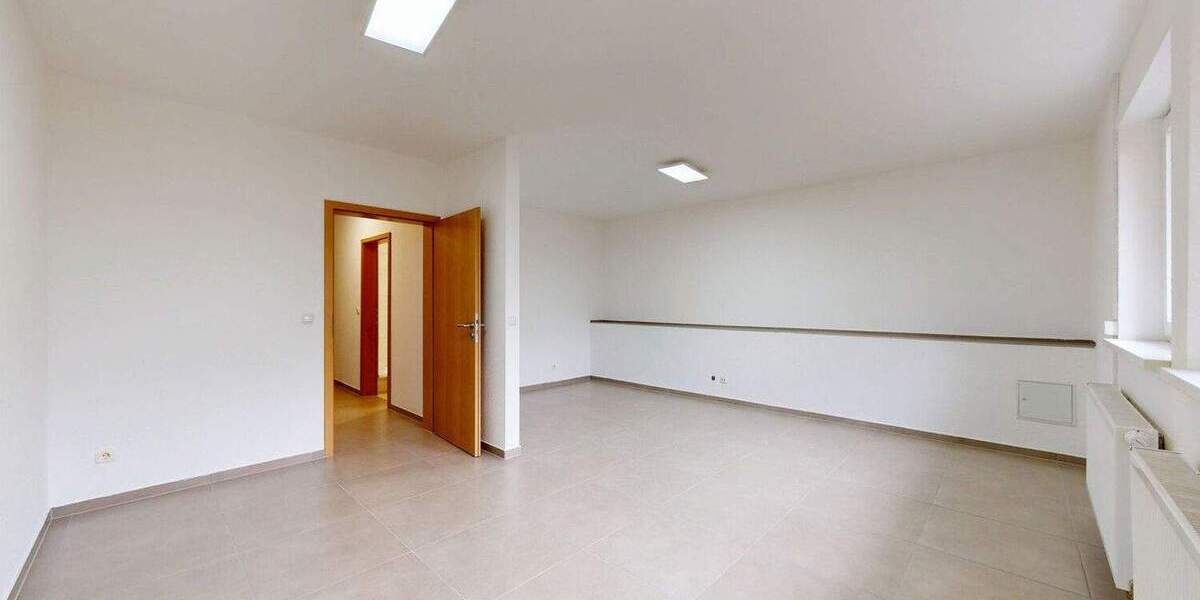 Reihenmittelhaus Frankfurt am Main Preungesheim - 5 Zimmer, 226 m&sup2;, 2.950&euro; | Angebot:25152532