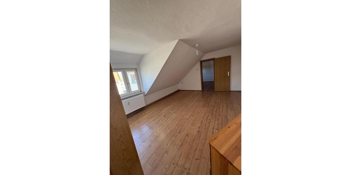 Dachgeschoßwohnung Teuchern - 5 Zimmer, 100 m&sup2;, 850&euro; | Angebot:26532602