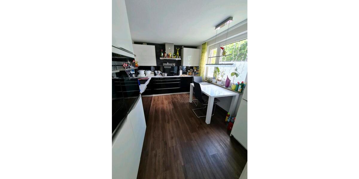 4 WG Zimmer oder komplettes Haus möbliert zu vermieten 4 zimmer