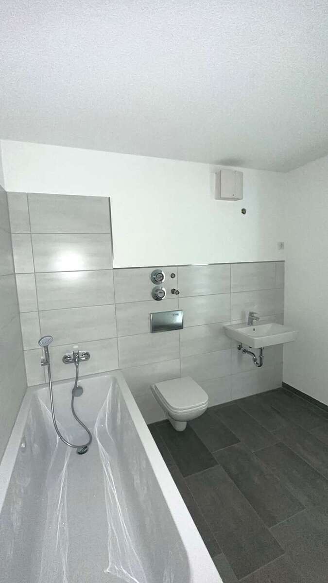 ++ Frisch Sanierte 2-Raumwohnung im blauen Wunder++ 2 zimmer
