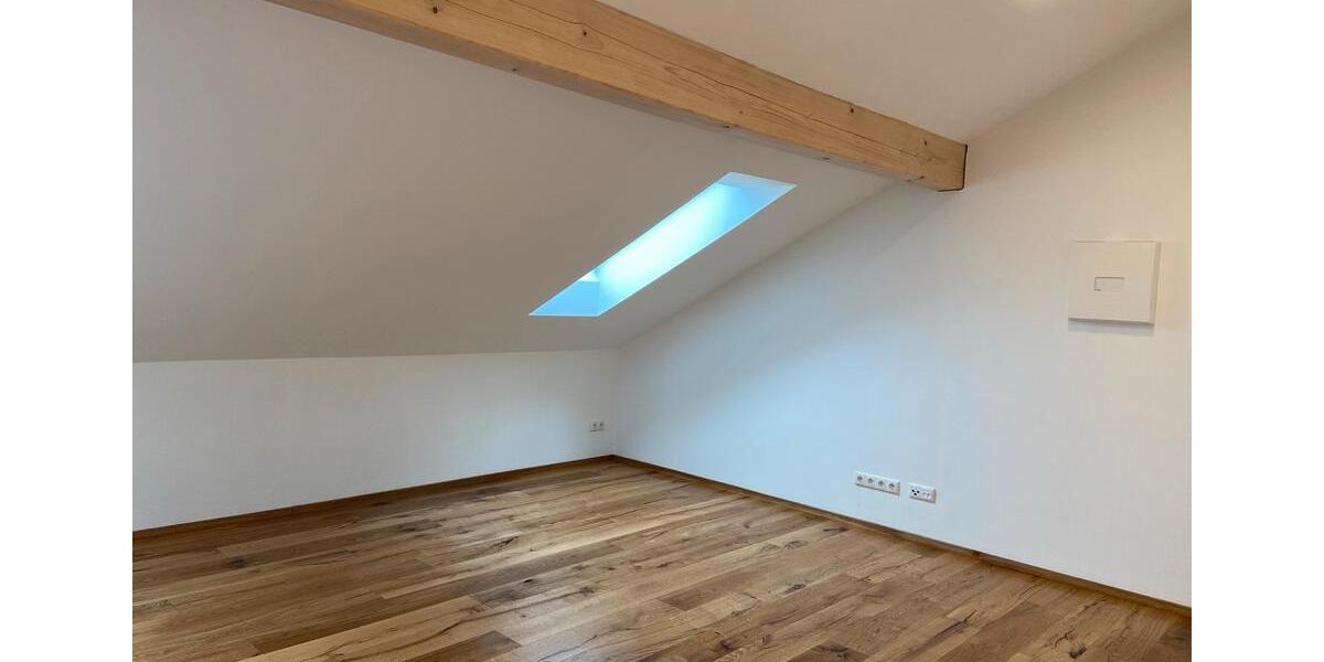 Dachgeschoßwohnung Griesstätt - 3 Zimmer, 85 m&sup2;, 1.400&euro; | Angebot:26213387