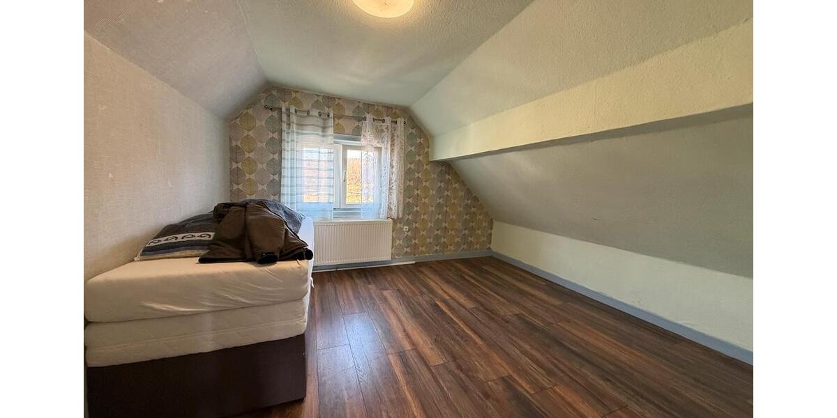 Dachgeschoßwohnung Oberursel (Taunus) - 4 Zimmer, 100 m&sup2;, 1.200&euro; | Angebot:25295601