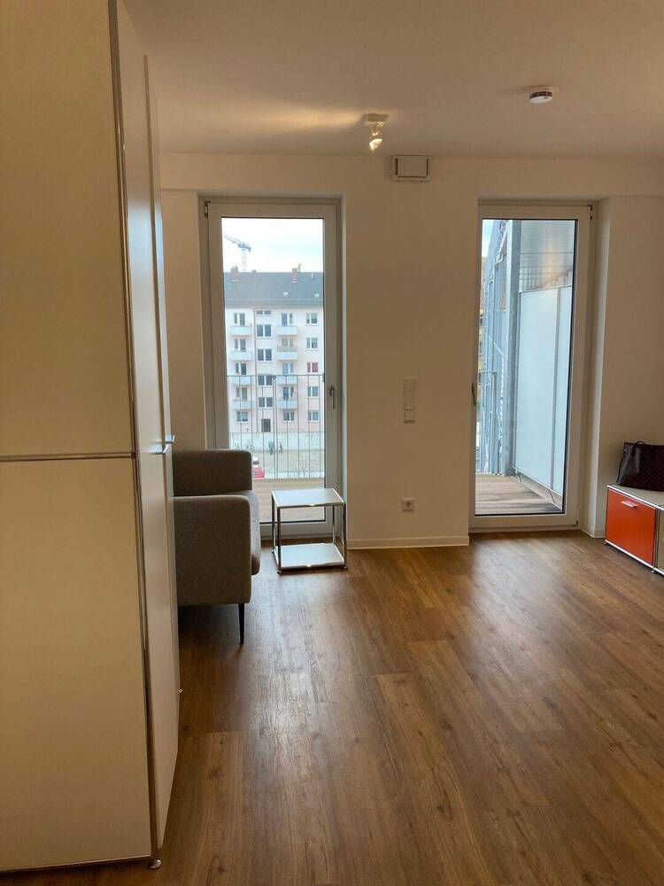 Großzügige 1-Zimmer-Wohnung mit Balkon in U-Bahn Nähe