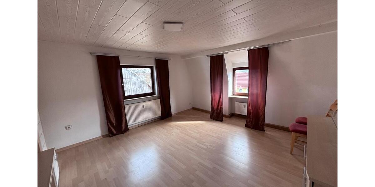 Dachgeschoßwohnung Schnabelwaid - 3 Zimmer, 80 m&sup2;, 700&euro; | Angebot:26033515