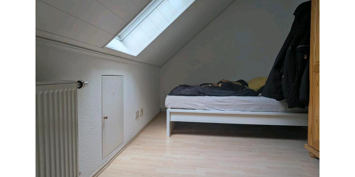 Dachgeschoßwohnung Dickenschied - 2 Zimmer, 38 m&sup2;, 430&euro; | Angebot:25918973