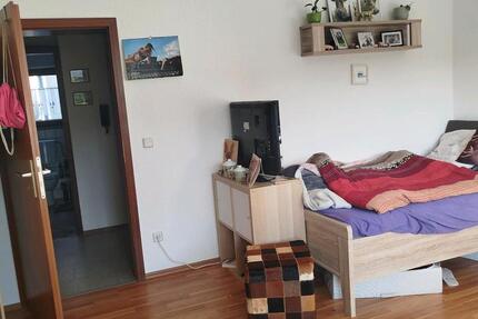 Großes WG Zimmer mit eigenem Bad+ Terrasse in lieber Mädels WG 1 zimmer