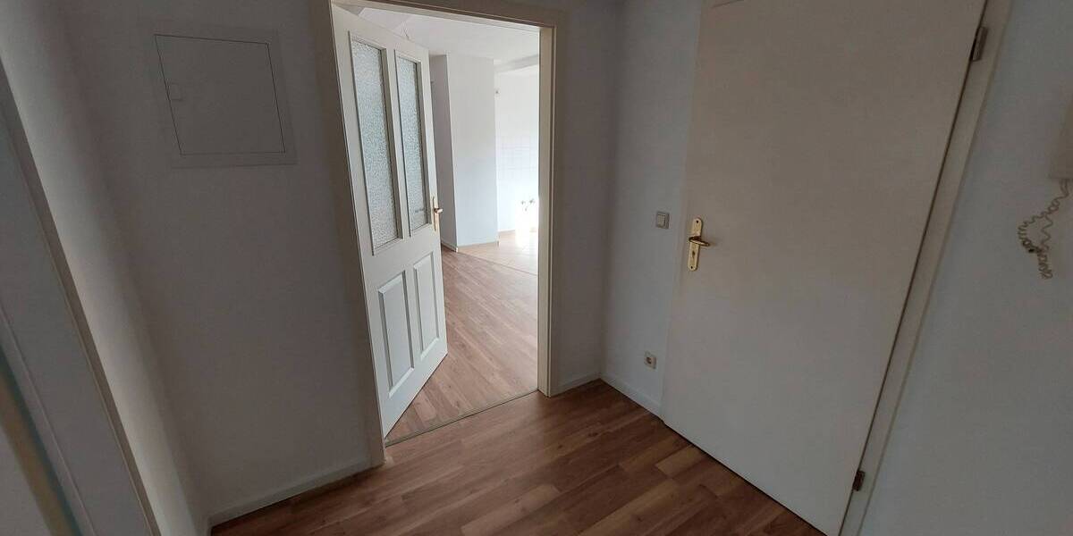 Etagenwohnung Roßwein - 3 Zimmer, 65 m&sup2;, 325&euro; | Angebot:25686207