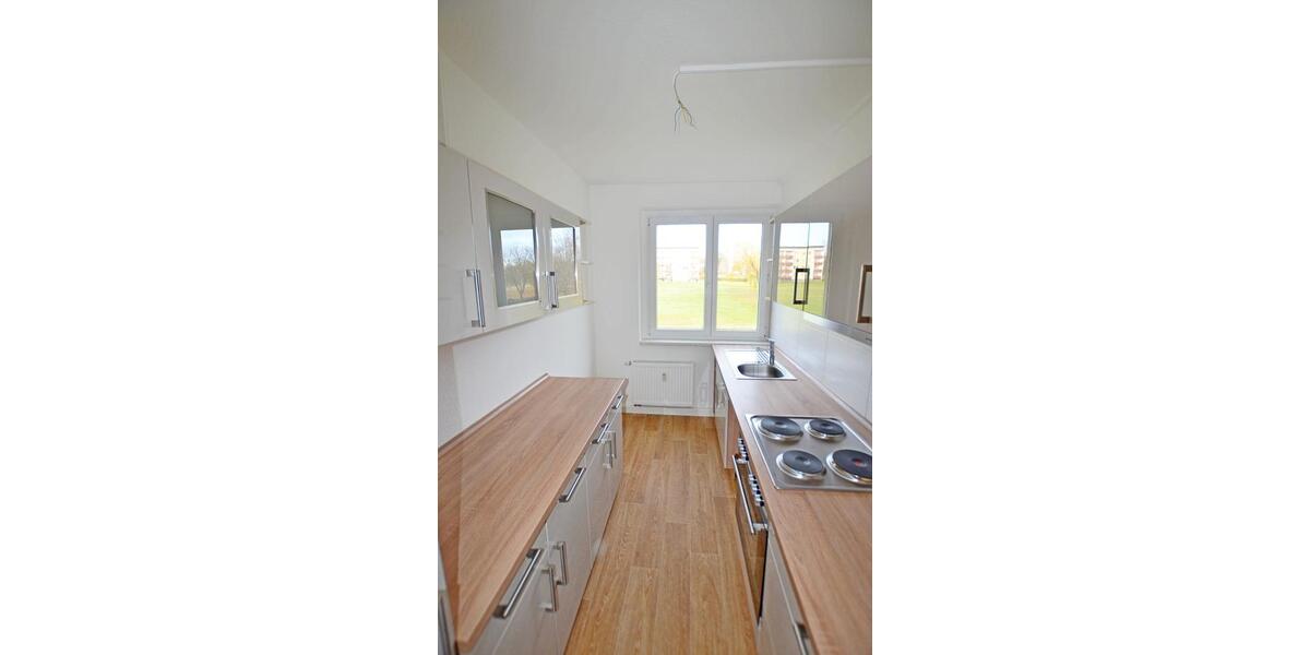 Einbauküche! 3-Raum-Wohnung,1.Etage,Badewanne,Balkon! Bezug sofort möglich! 3 zimmer