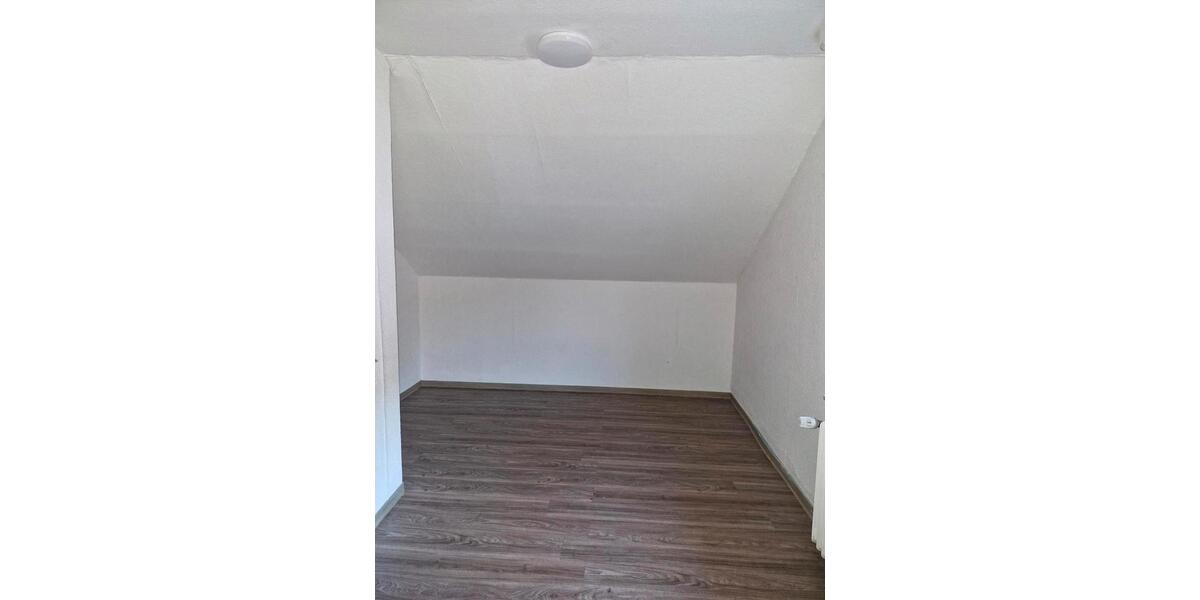 Dachgeschoßwohnung Michelstadt - 4 Zimmer, 110 m&sup2;, 850&euro; | Angebot:25405396