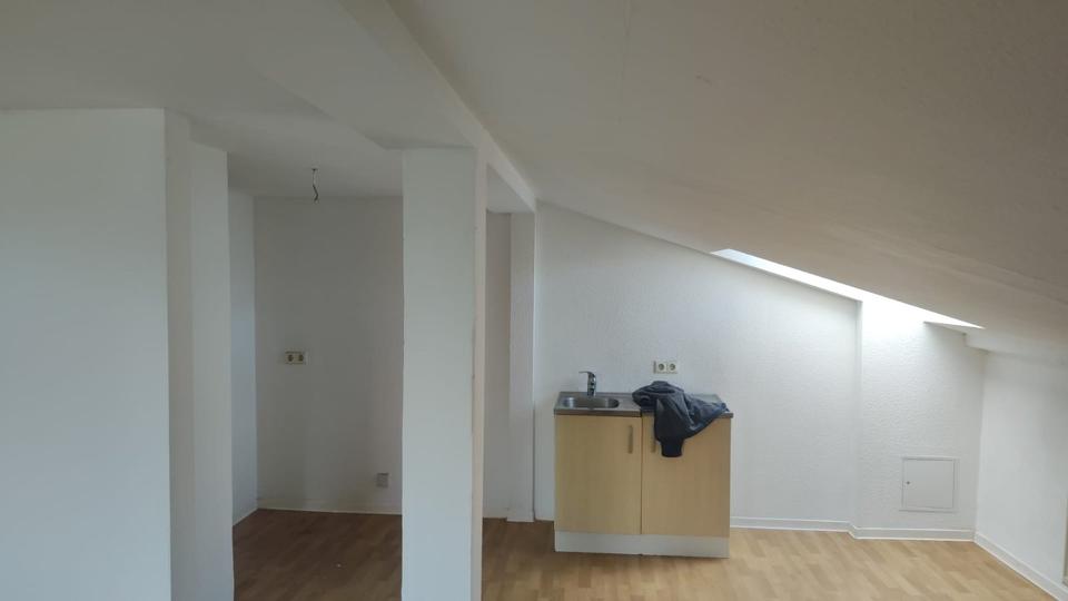 Dachgeschoßwohnung Güstrow - 1 Zimmer, 35 m&sup2;, 290&euro; | Angebot:25909135