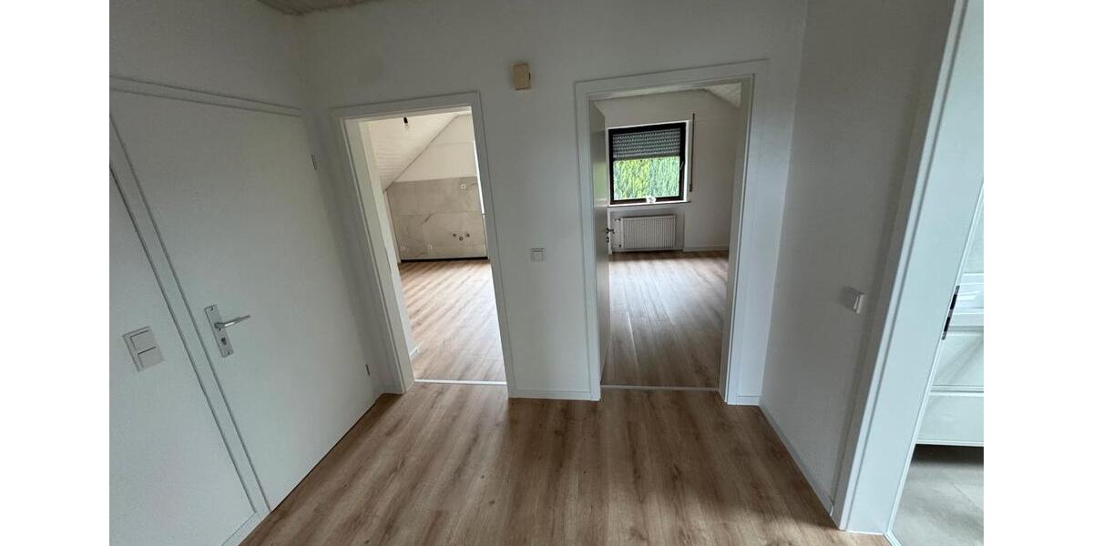 Dachgeschoßwohnung Kreuztal - 2 Zimmer, 75 m&sup2;, 750&euro; | Angebot:26691978
