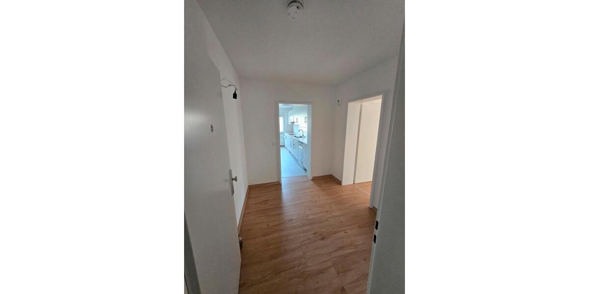 Helle renovierte 3-Zimmer-Wohnung mit Balkon 3 zimmer