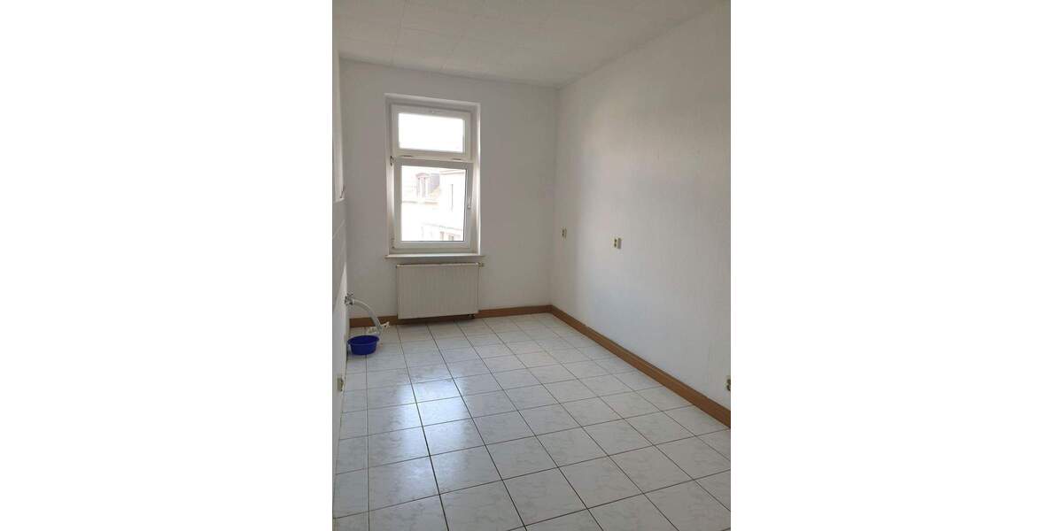 Etagenwohnung Markkleeberg - 4 Zimmer, 100 m&sup2;, 1.000&euro; | Angebot:25037996