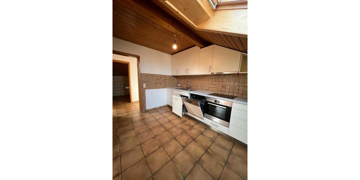 Dachgeschoßwohnung Trostberg - 2 Zimmer, 77 m&sup2;, 750&euro; | Angebot:26523041
