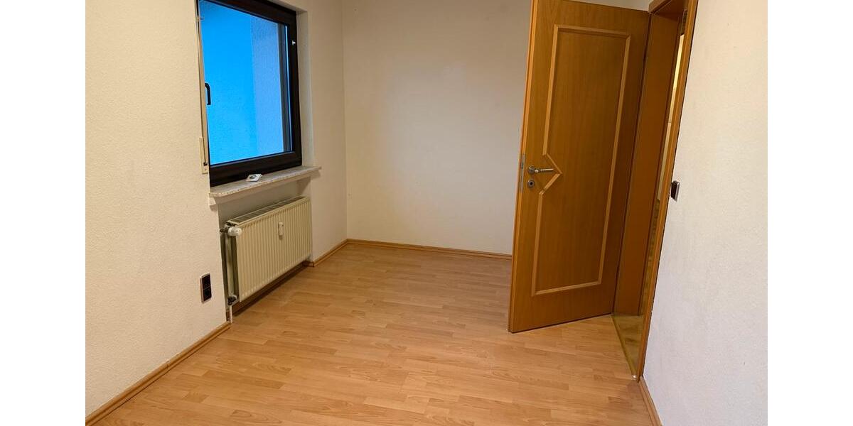 Etagenwohnung Wehrheim - 3 Zimmer, 105 m&sup2;, 1.270&euro; | Angebot:25784276