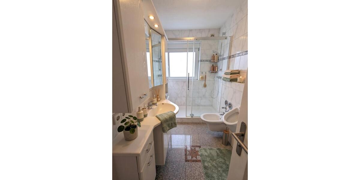 Erdgeschoßwohnung Stuttgart Bad Cannstatt - 4 Zimmer, 102 m&sup2;, 1.795&euro; | Angebot:26574382