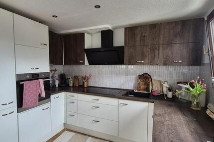 Lichtdurchflutete Dachgeschoßwohnung im Altbau – 4-Zimmer