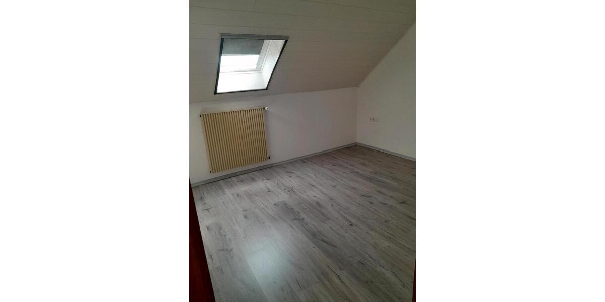 Dachgeschoßwohnung Unterschneidheim - 3 Zimmer, 90 m&sup2;, 890&euro; | Angebot:26415207