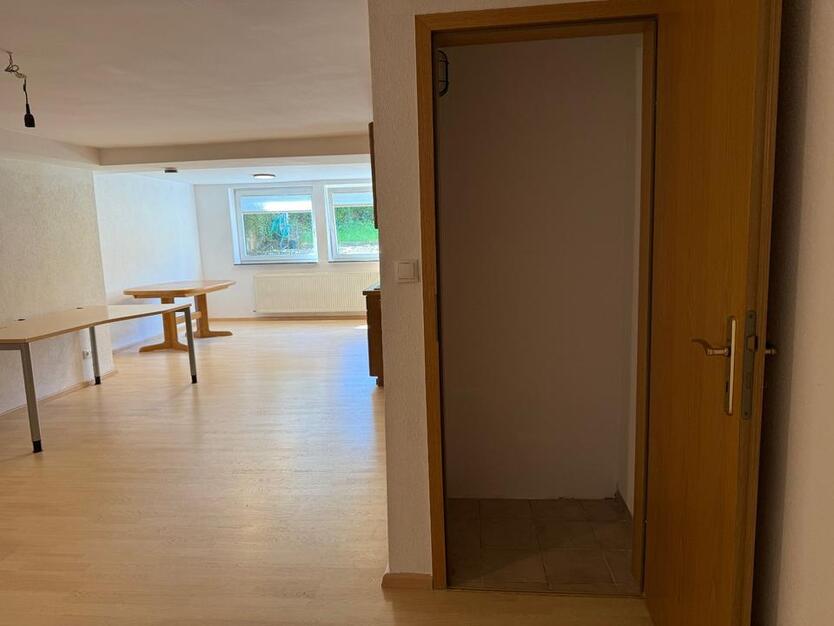 Schöne 2 Zimmer Wohnung mit Einbauküche und Möbeln In Gummersbach