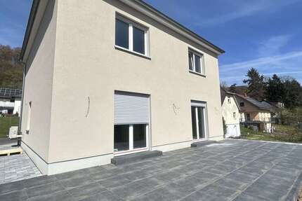 Haus Schlüchtern - 6 Zimmer, 158 m&sup2;, 1.860&euro; | Angebot:26272477