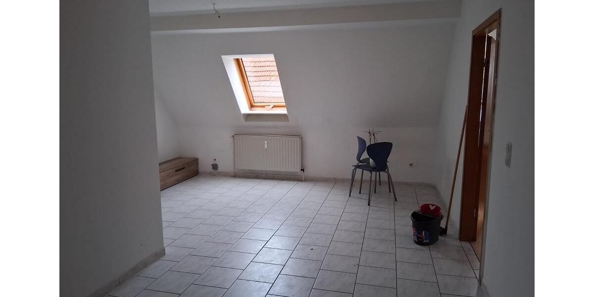 Schöne 4 Zimmer DG-Wohnung zur Miete zimmer