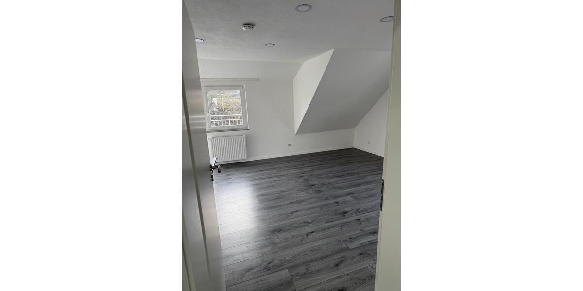 Dachgeschoßwohnung Schwaikheim - 3 Zimmer, 80 m&sup2;, 1.300&euro; | Angebot:24551496