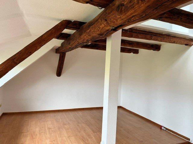 Dachgeschoßwohnung Lohfelden - 4 Zimmer, 135 m&sup2;, 1.350&euro; | Angebot:26663717