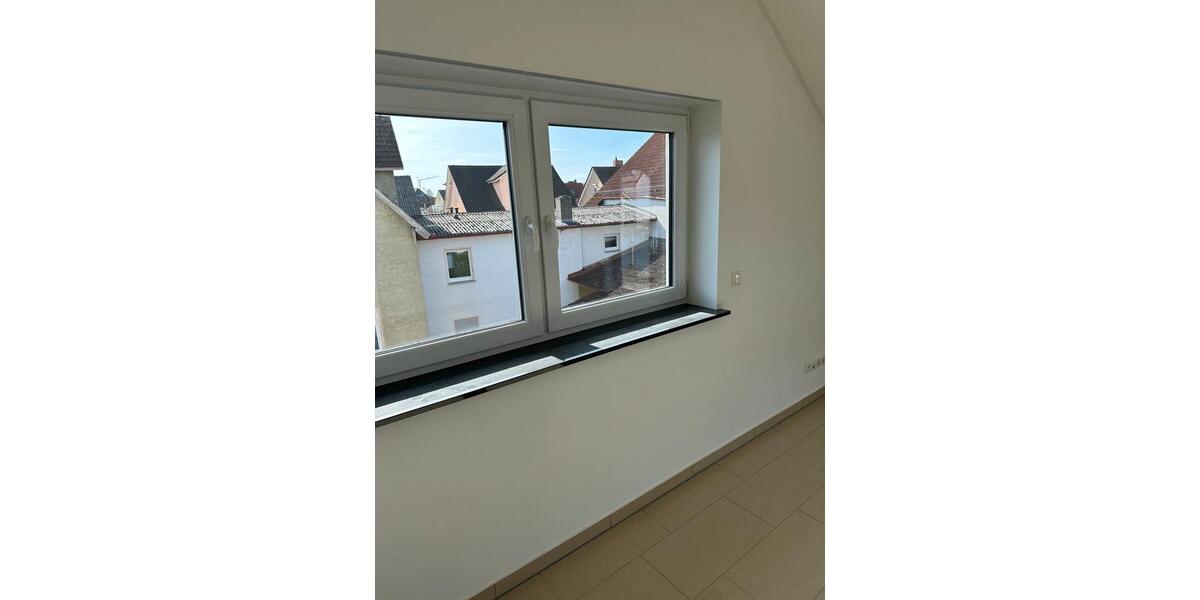 Dachgeschoßwohnung Gießen Wieseck - 3 Zimmer, 90 m&sup2;, 1.150&euro; | Angebot:26050734