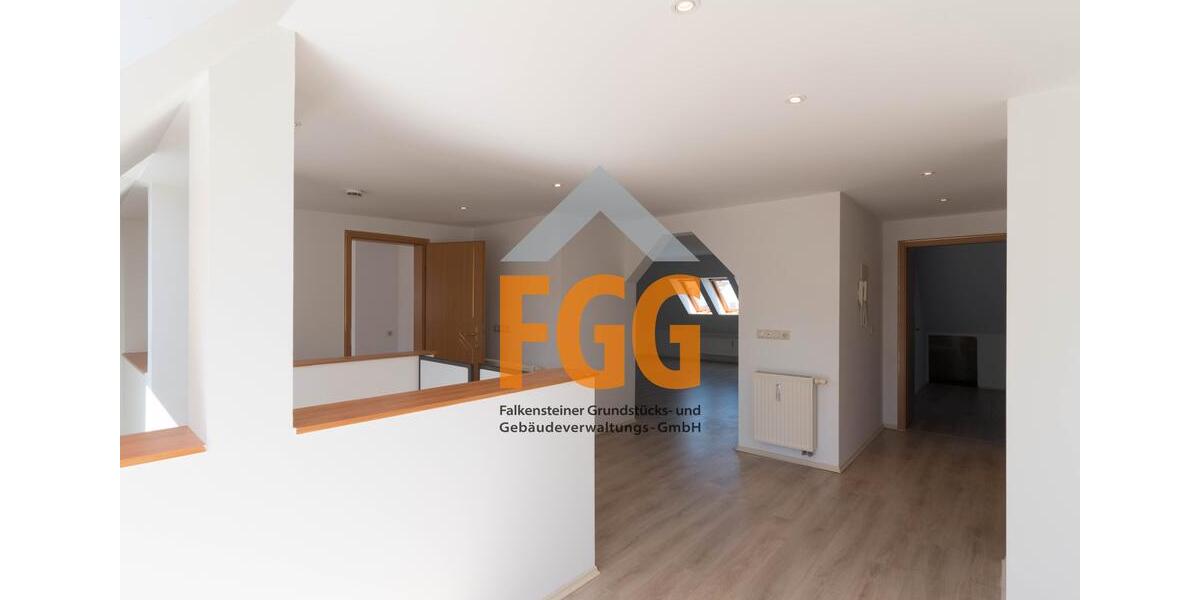 Große 4-R-Wohnung im Dachgeschoß 4 zimmer