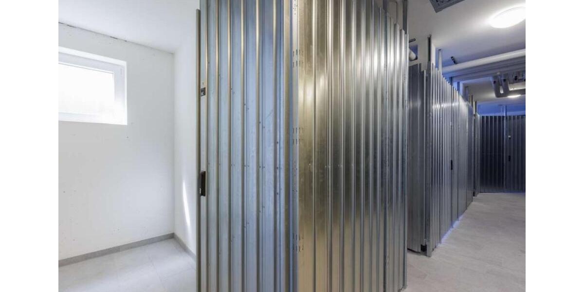 Moderne Dachgeschosswohnung mit Küche: Erstbezug 3 zimmer