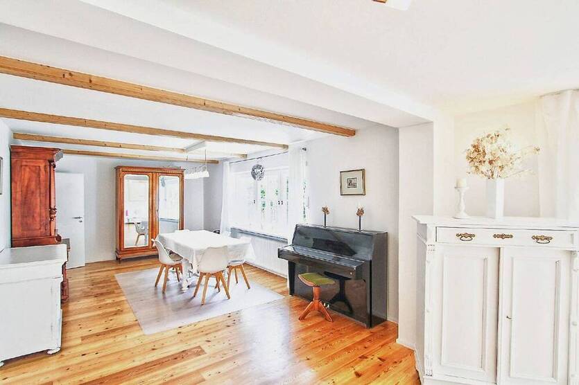 STARNBERG: STILVOLLES HAUS IN RUHIGER LAGE!