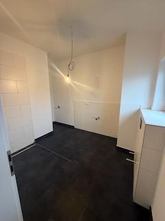 Dachgeschoßwohnung Friedrichsdorf - 4 Zimmer, 140 m&sup2;, 1.900&euro; | Angebot:25268930