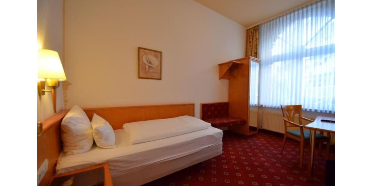 Möbliertes WG Zimmer mit Bad 1 zimmer