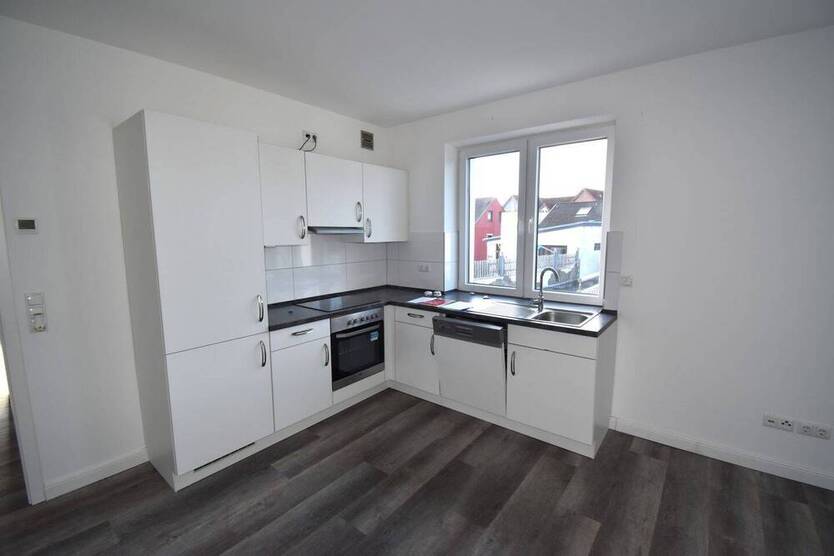 HELL - MODERN - BALKON - FAHRSTUHL - STELLPLATZ!