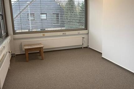 Heller, möblierter Praxisraum zur Untermiete in Köln Dellbrück zimmer