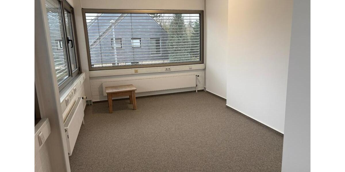 Heller, möblierter Praxisraum zur Untermiete in Köln Dellbrück zimmer