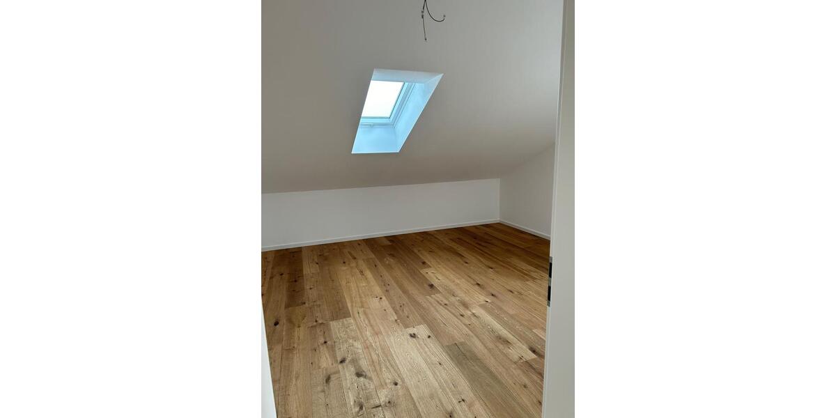 Dachgeschoßwohnung Langquaid - 3 Zimmer, 85 m&sup2;, 950&euro; | Angebot:26441002