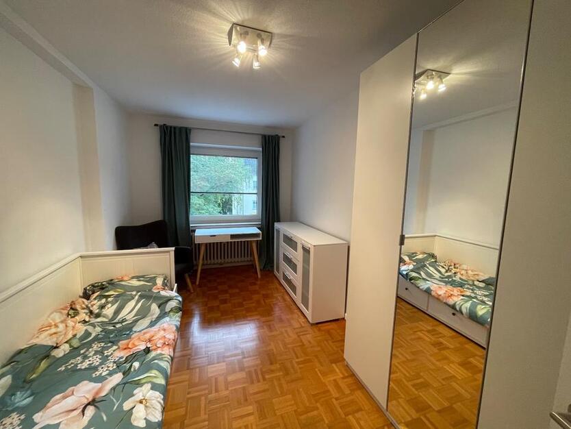 14qm-Zimmer in 3er-Mädels-WG, Uniklinik, EBK, Balkon, 100qm zimmer