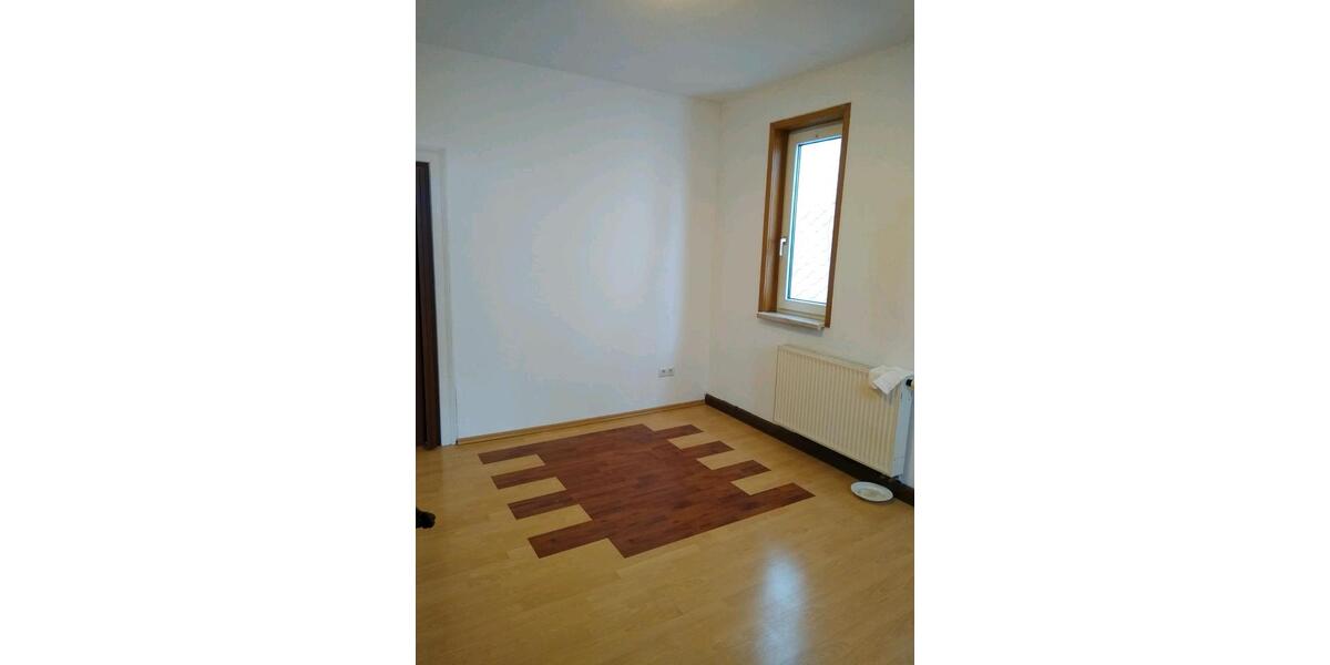 Dachgeschoßwohnung Neuhaus am Rennweg - 4 Zimmer, 65 m&sup2;, 380&euro; | Angebot:25842515