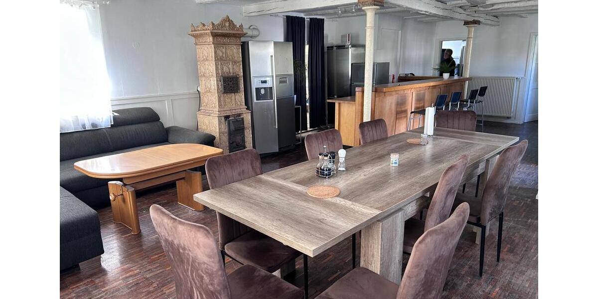 Einfamilienhaus Hüttisheim - 2 Zimmer, 220 m&sup2;, 1.700&euro; | Angebot:26606226
