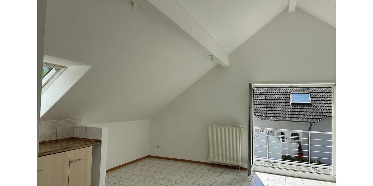 Schöne 2-Zimmer-Wohnung mit Balkon, Grün- & Blicklage von Privat. Am Schäfersberg-Niedernhausen 2 zimmer