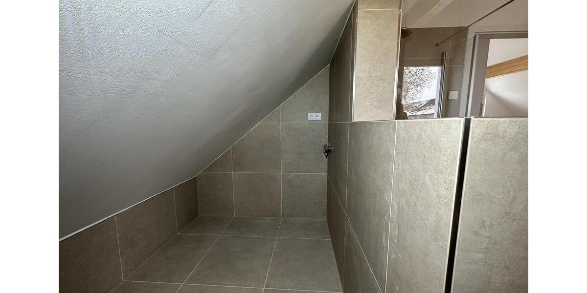 Erstbezug! Exklusives Wohnen im DG: 3-Zimmer, 5m Deckenhöhe, KfW 40, Klimaanlage, EBK & Südbalkon 3 zimmer