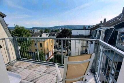 Schöne Dachgeschosswohnung mit Balkon am Nordpark 2 zimmer