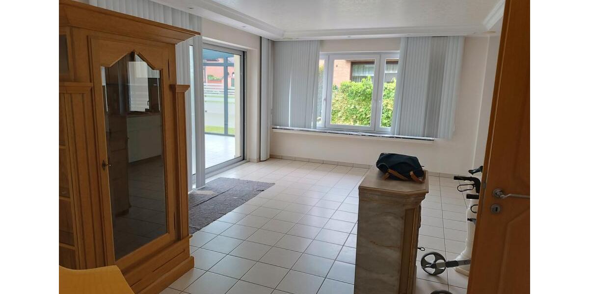 Erdgeschoßwohnung Gangelt - 4 Zimmer, 135 m&sup2;, 1.350&euro; | Angebot:26444181
