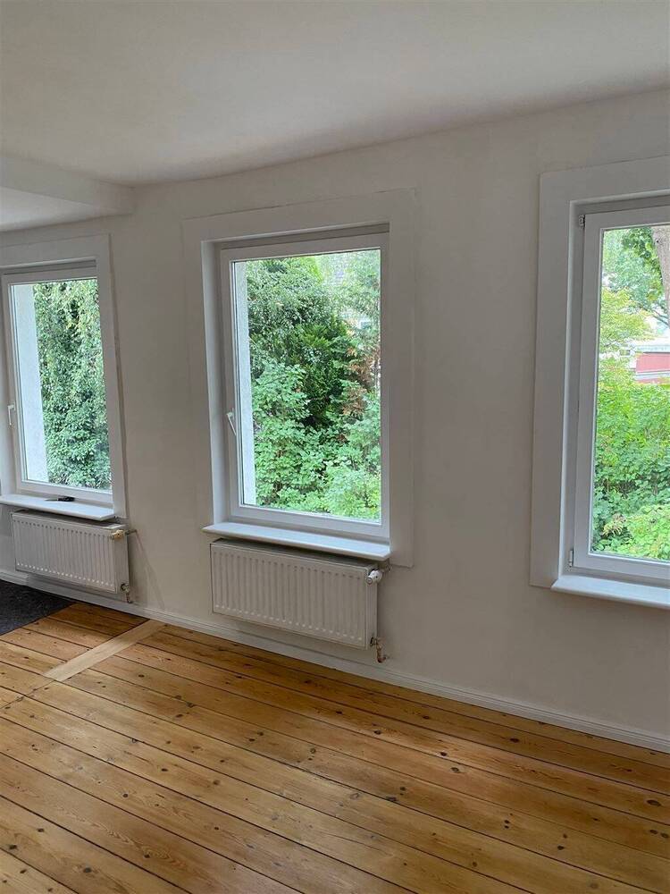 Tolle, Lichtdurchflutete 3 Zimmer Wohnung über 2 Ebenen und großer Terrasse. Erstbezug nach Sanierung!